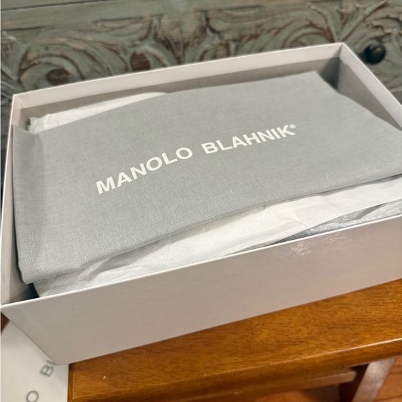 Manolo Blahnik 70mm Point Toe Black Leather Pump - Picture 14 of 15